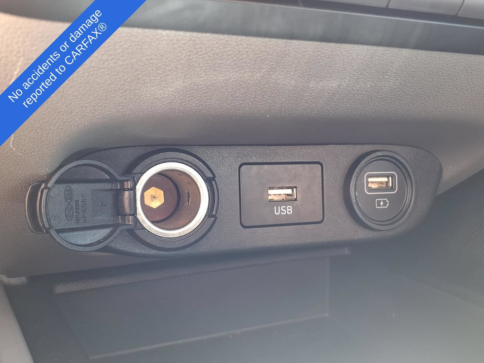 Used 2022 Hyundai Elantra SE FWD image 25
