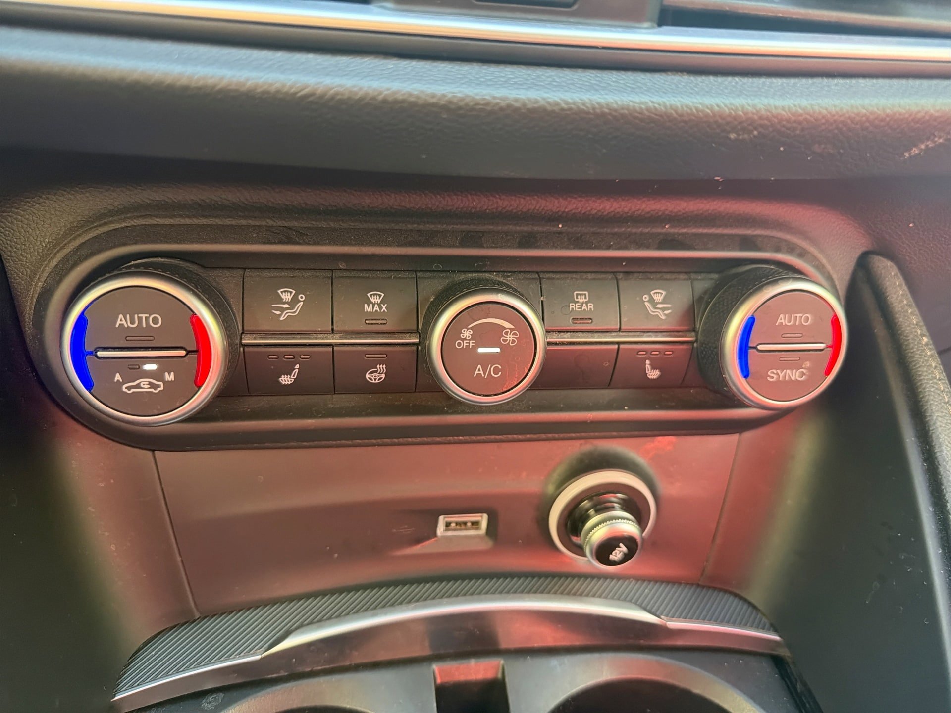 Used 2022 Alfa Romeo Stelvio Veloce AWD/4WD image 17
