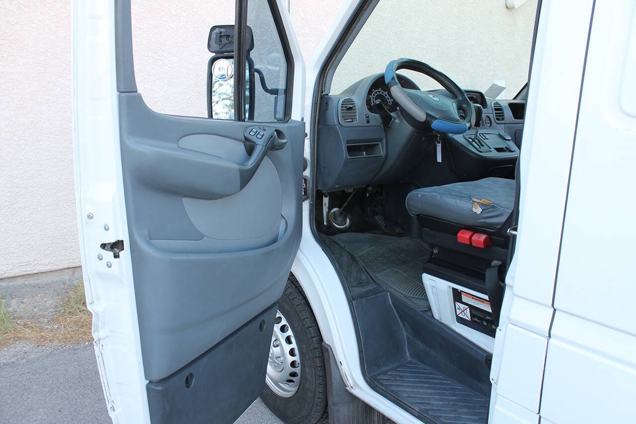 Used 2005 Dodge Sprinter 2500 w/ PWR Convenience Group RWD image 19