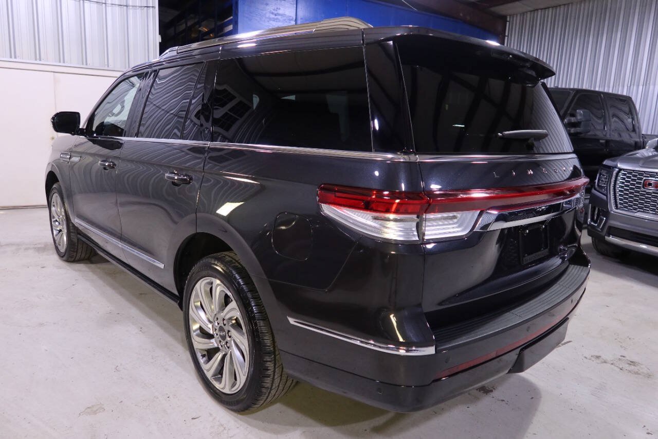 Used 2024 Lincoln Navigator Reserve AWD/4WD image 3