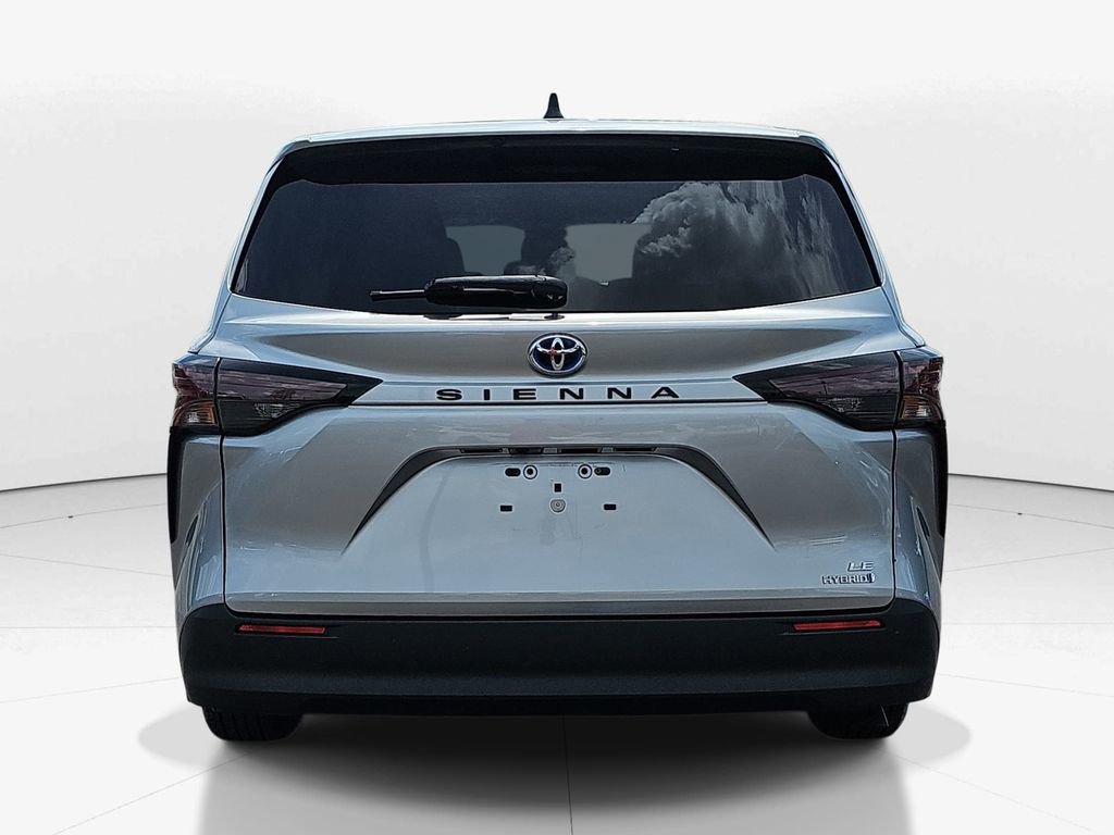 Used 2024 Toyota Sienna LE FWD image 7