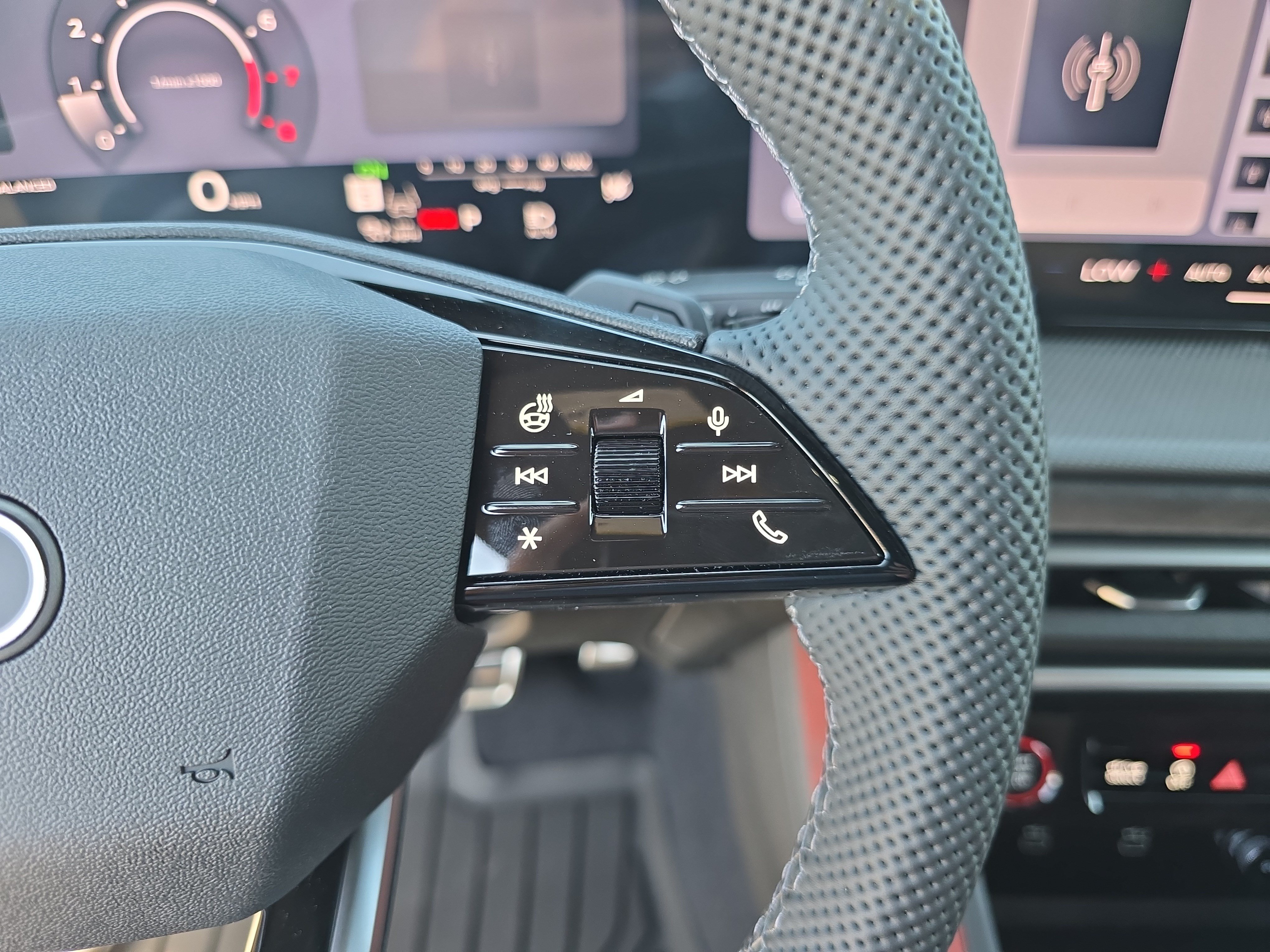 New 2026 Audi SQ5 Prestige AWD/4WD image 18