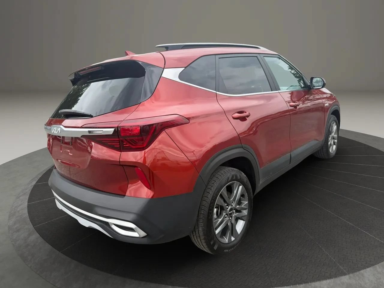 Used 2023 Kia Seltos S AWD/4WD image 5