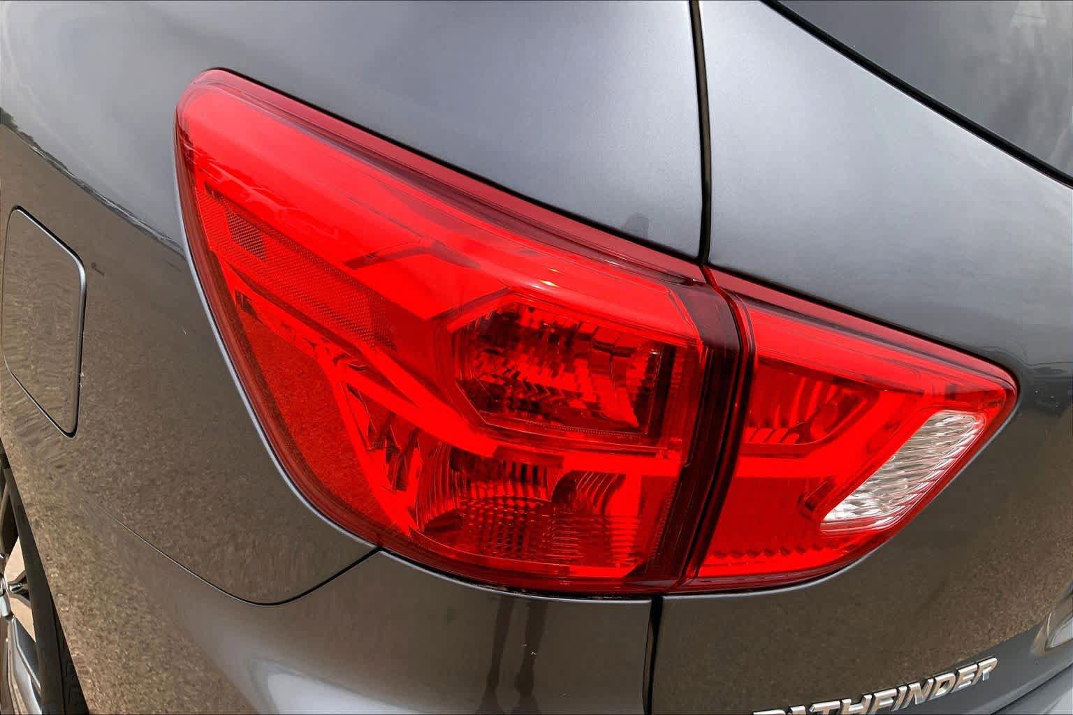 Used 2019 Nissan Pathfinder SL AWD/4WD image 31