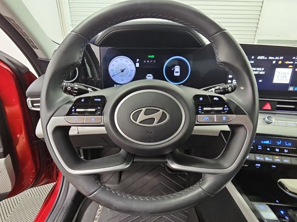 Used 2025 Hyundai Elantra Limited FWD image 24