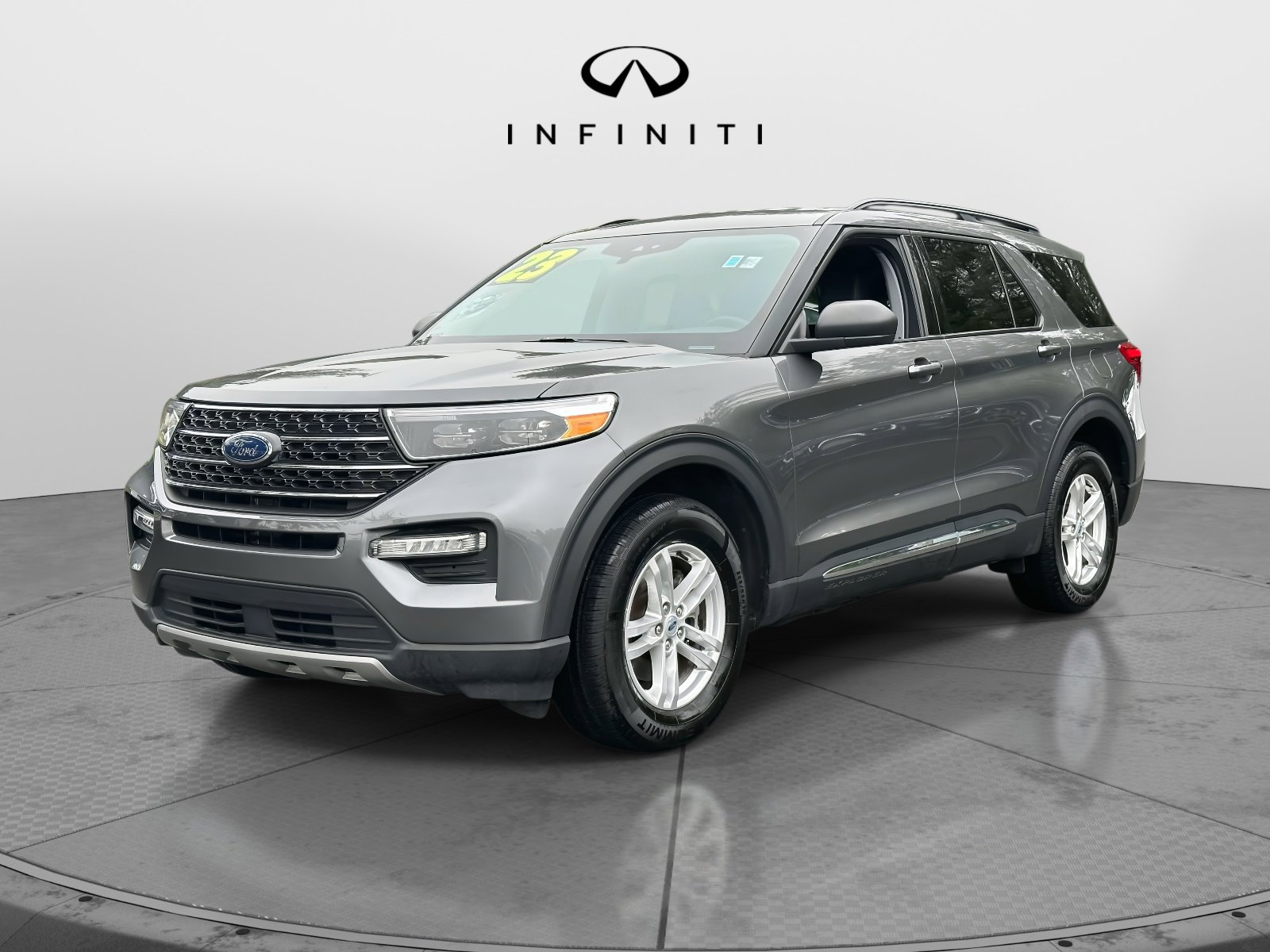 Used 2023 Ford Explorer XLT w/ Equipment Group 202A image 2