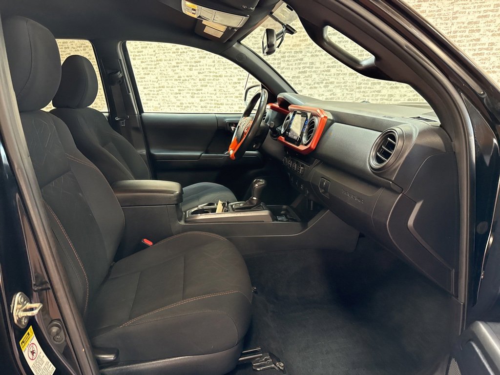 Used 2017 Toyota Tacoma TRD Sport image 11