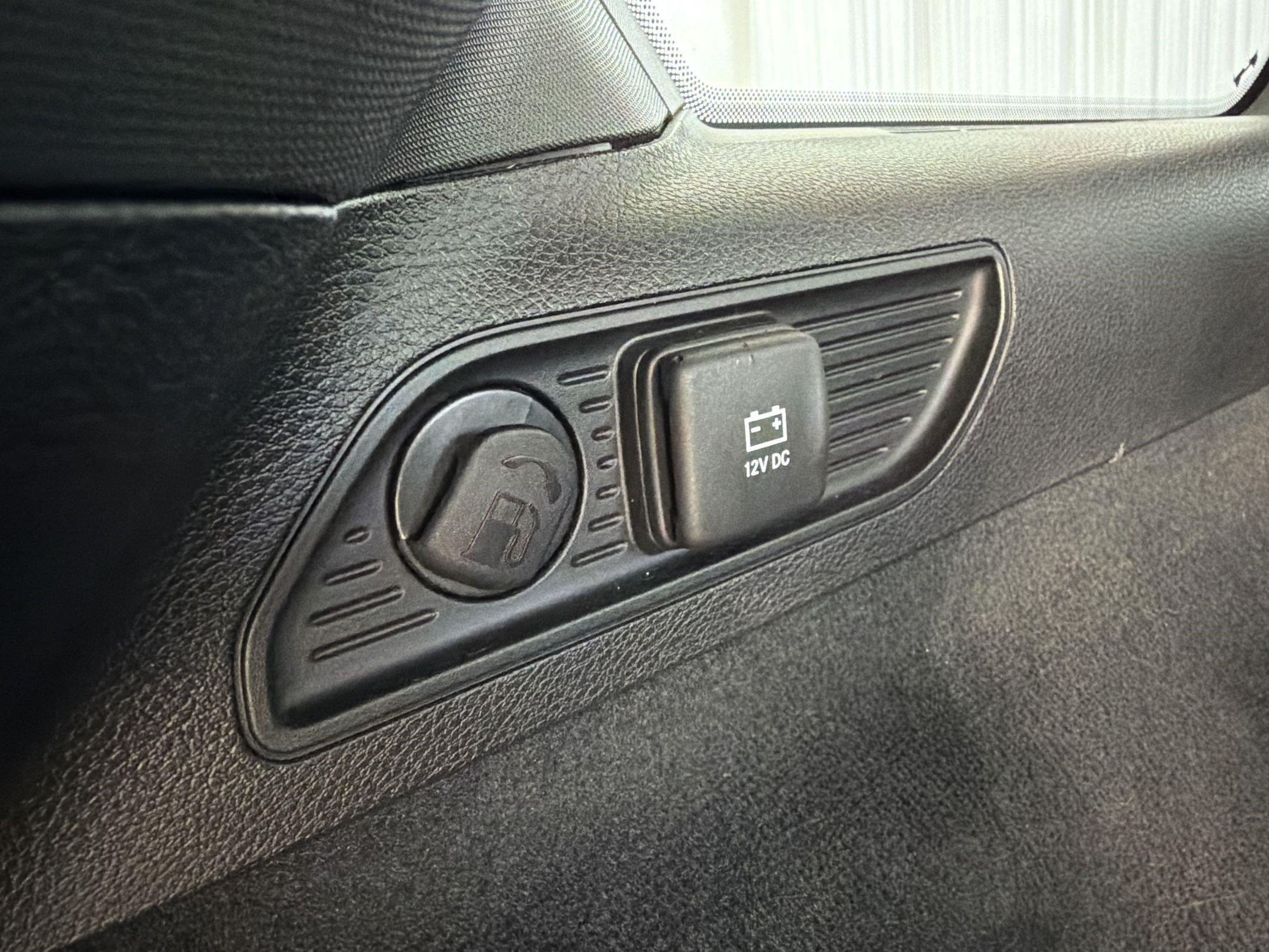Used 2023 Jeep Grand Cherokee Overland w/ Luxury Tech Group IV AWD/4WD image 20