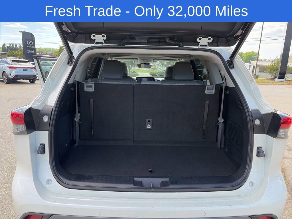 Used 2021 Toyota Highlander Limited image 12