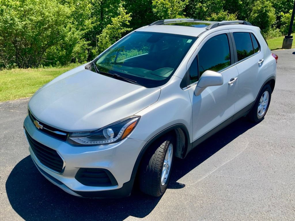 Used 2020 Chevrolet Trax LT w/ Sun & Sound Package FWD image 5