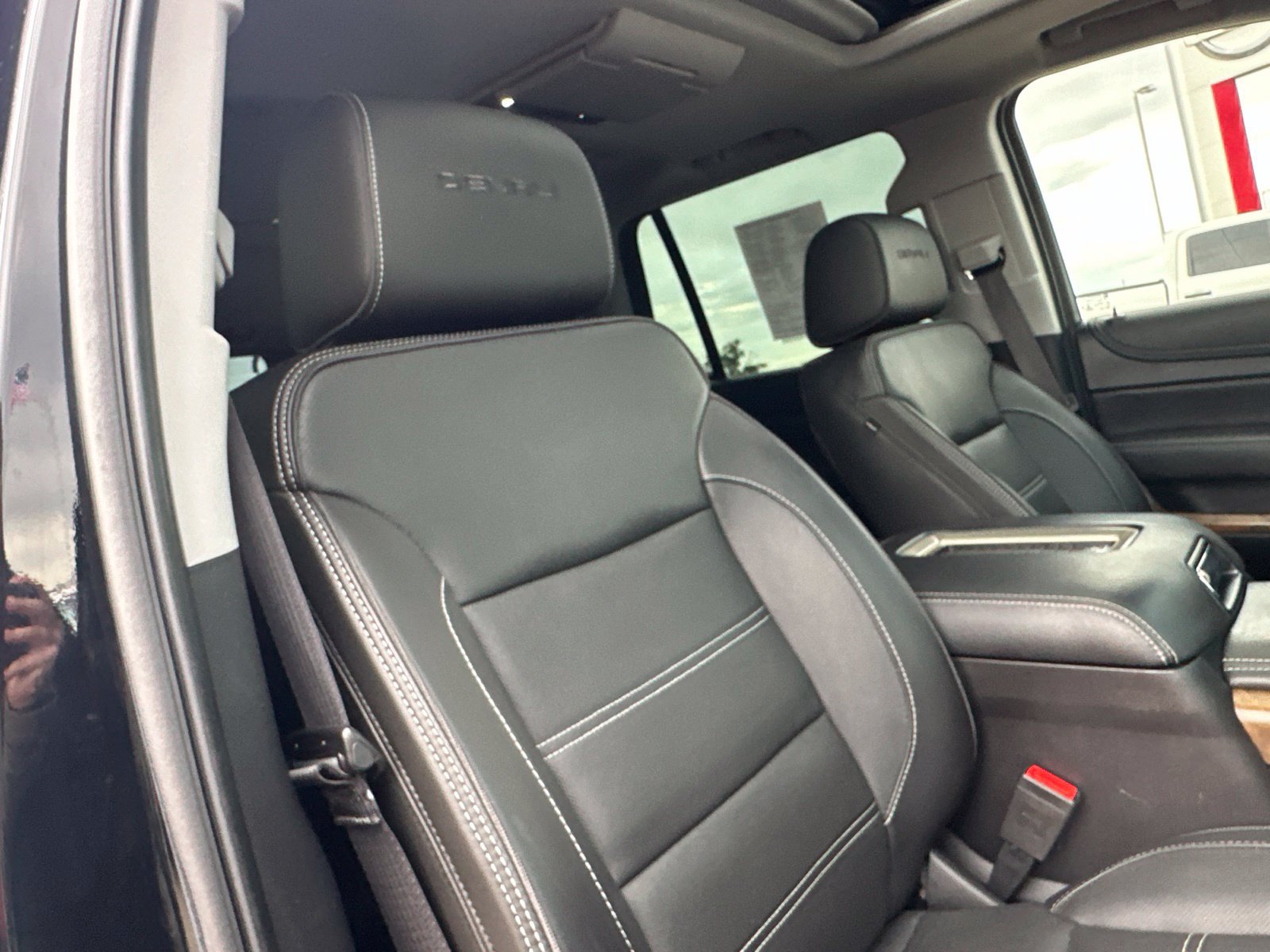 Used 2019 GMC Yukon Denali w/ Denali Ultimate Black Edition AWD/4WD image 44