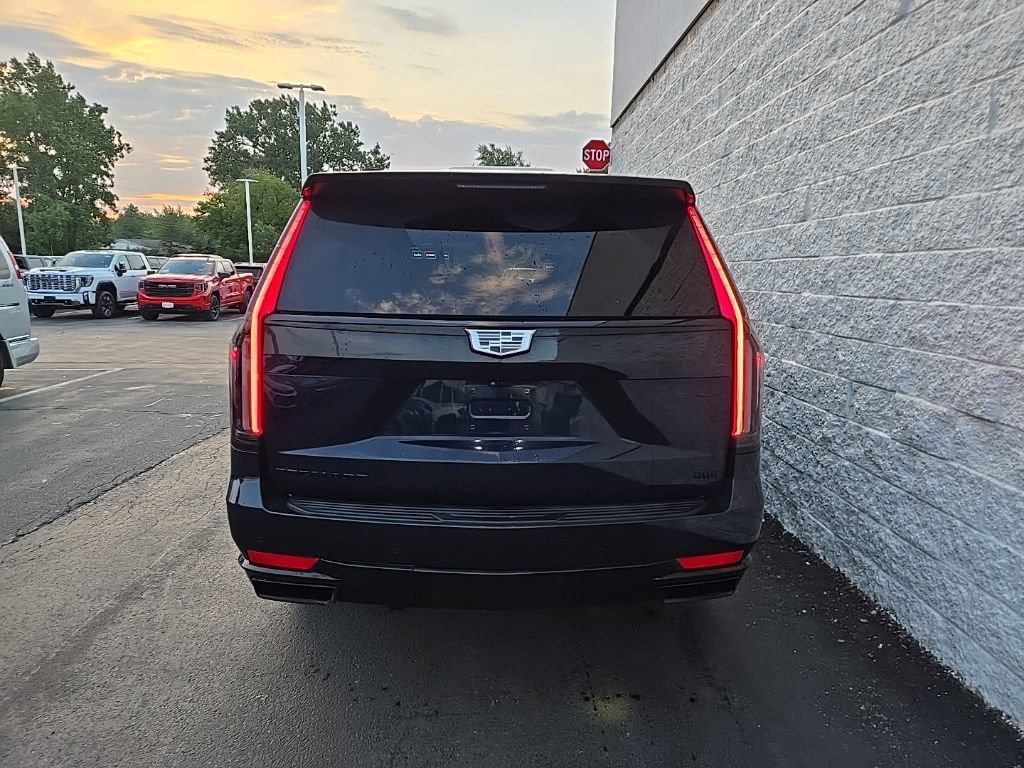 Certified 2022 Cadillac Escalade ESV Sport Platinum w/ LPO, ONYX Package AWD/4WD image 5