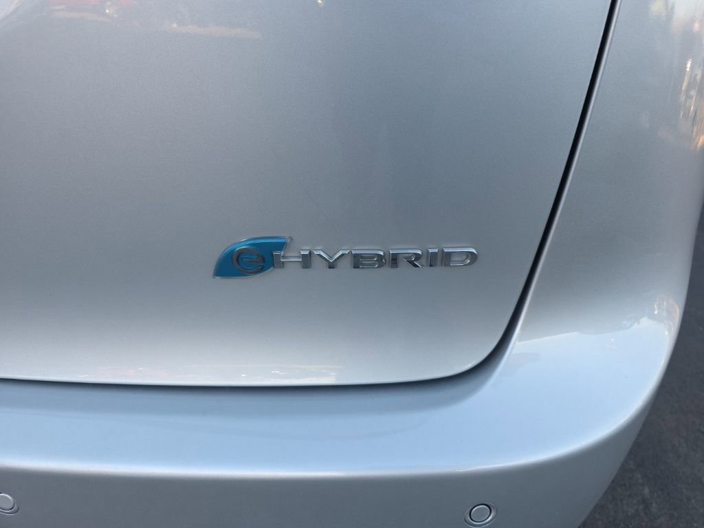 Used 2023 Chrysler Pacifica Touring-L image 9