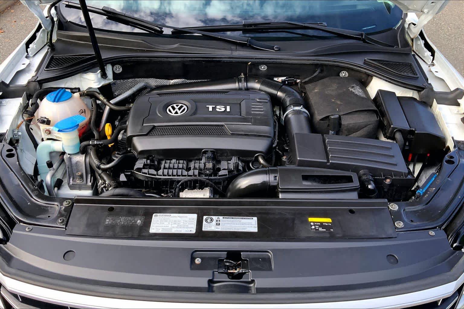 Used 2017 Volkswagen Passat 1.8T SE FWD image 32