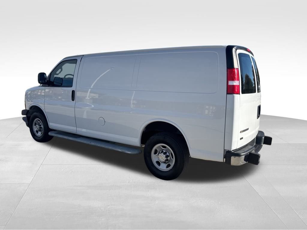 Used 2023 Chevrolet Express 2500 w/ Driver Convenience Package image 4