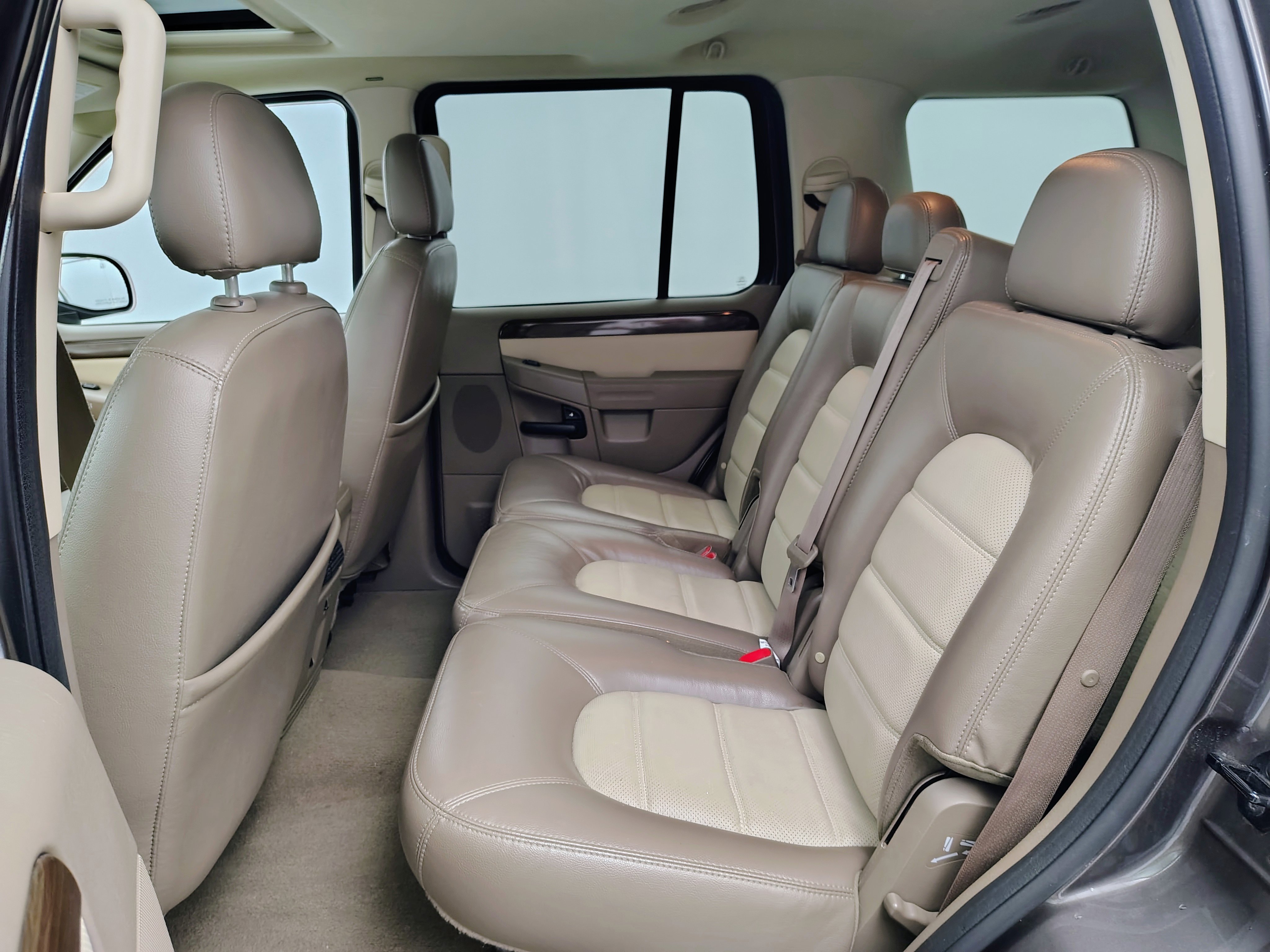 Used 2005 Ford Explorer Eddie Bauer image 11