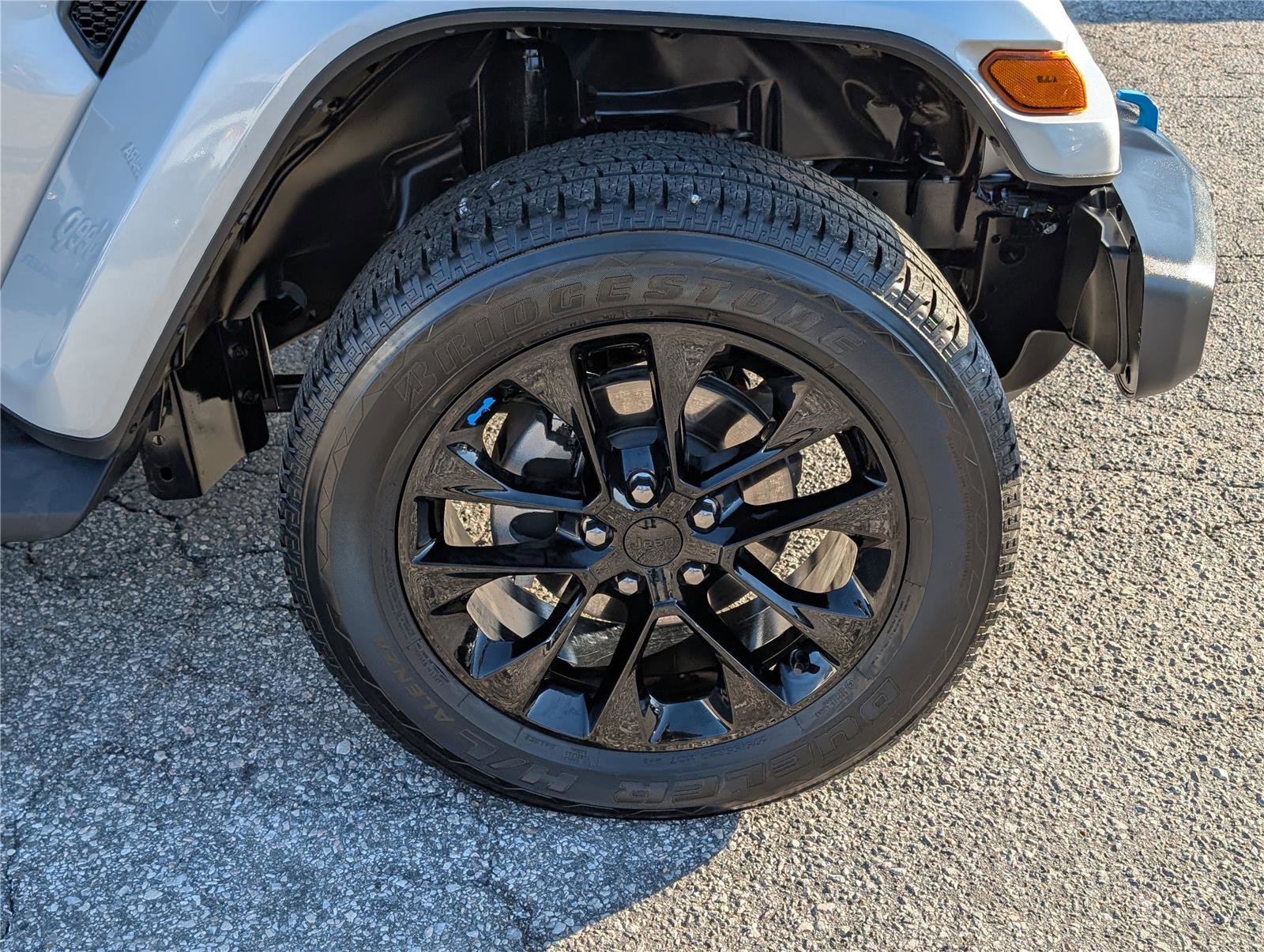 Used 2023 Jeep Wrangler Sahara w/ Cold Weather Group image 10