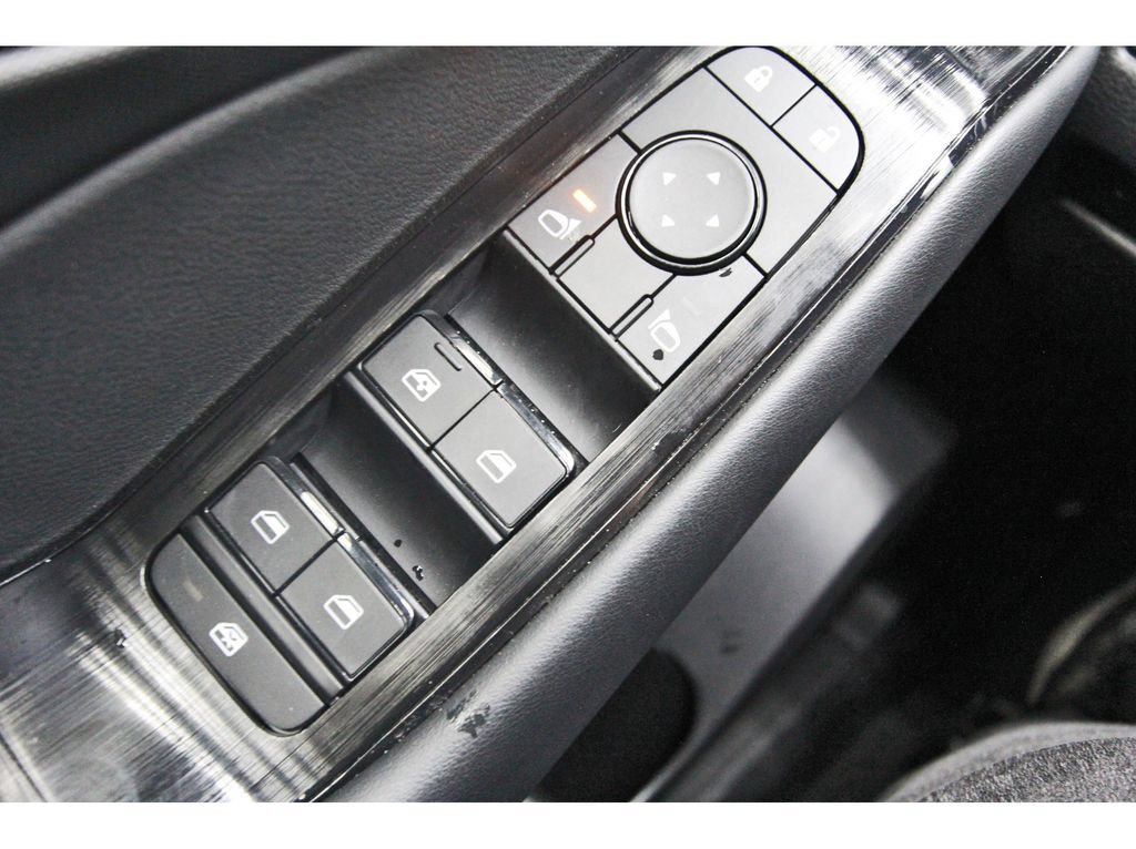 Used 2025 Nissan Rogue S FWD image 18