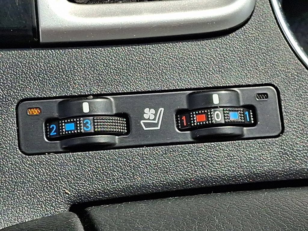 Used 2019 Toyota Highlander Limited AWD/4WD image 32