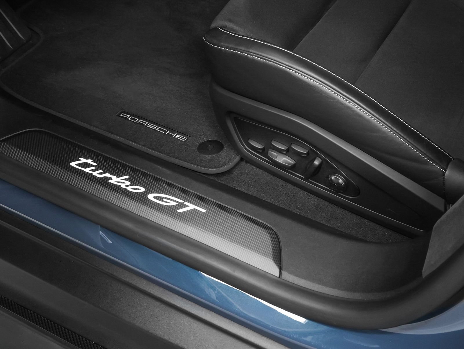 Certified 2025 Porsche Taycan Turbo GT AWD/4WD image 37