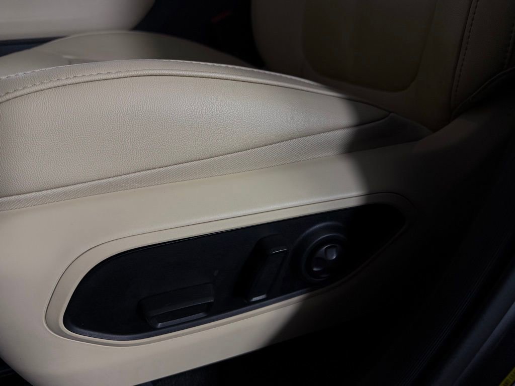 Certified 2023 Jeep Grand Cherokee Limited w/ Black Appearance Package image 23