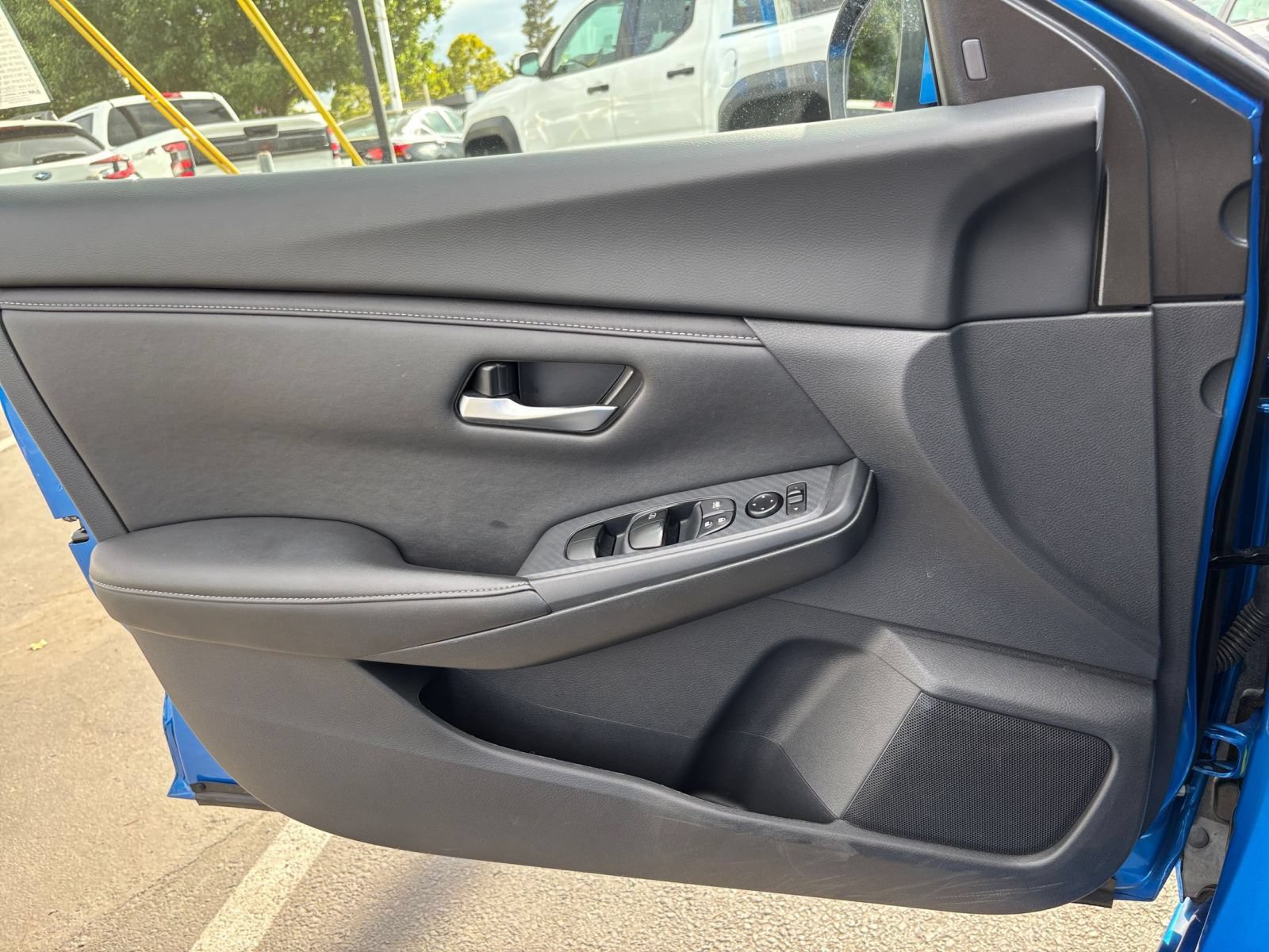 Used 2025 Nissan Sentra SV FWD image 15