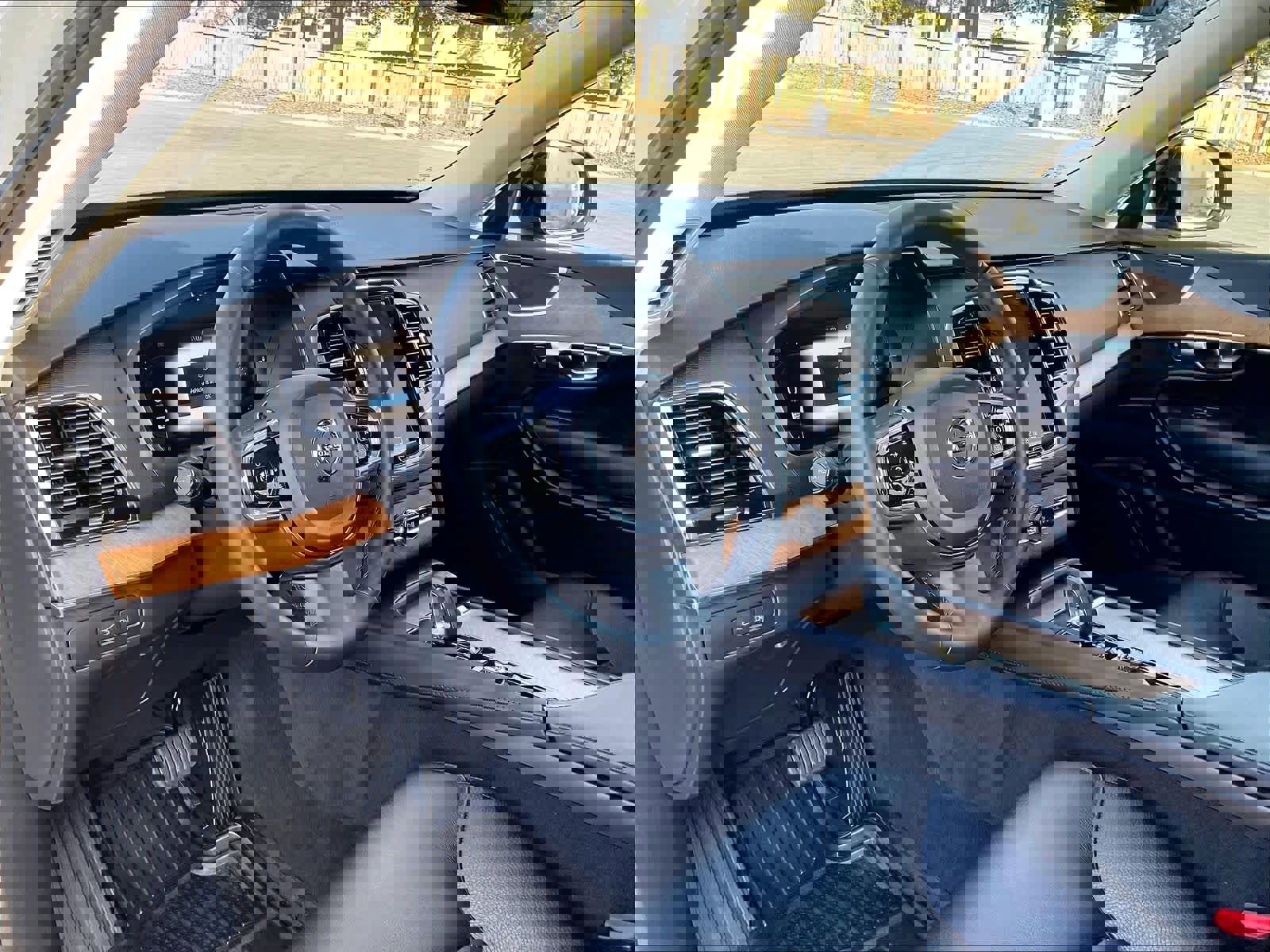 Used 2023 Volvo XC90 T8 Plus image 17