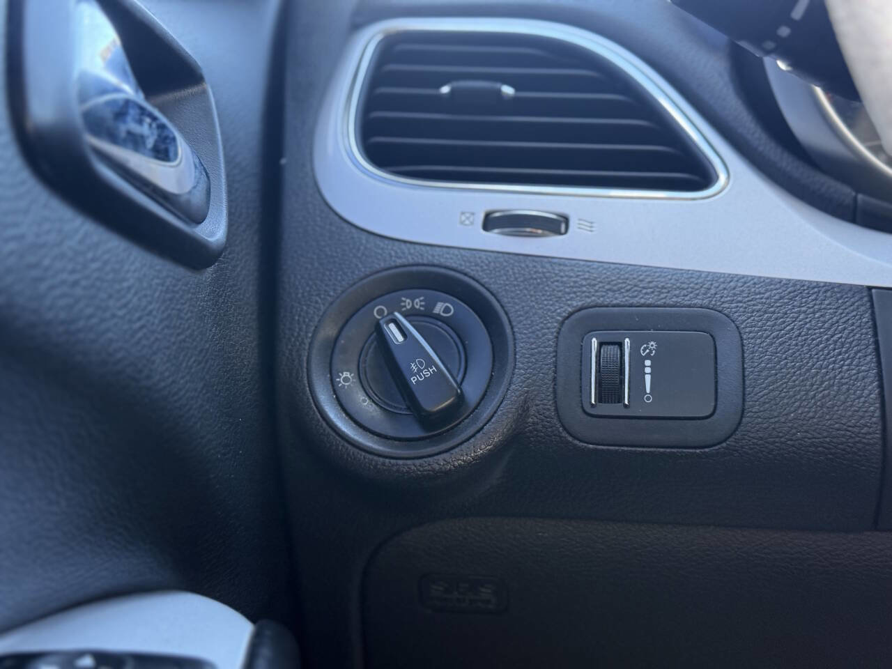 Used 2014 Dodge Journey SXT image 28