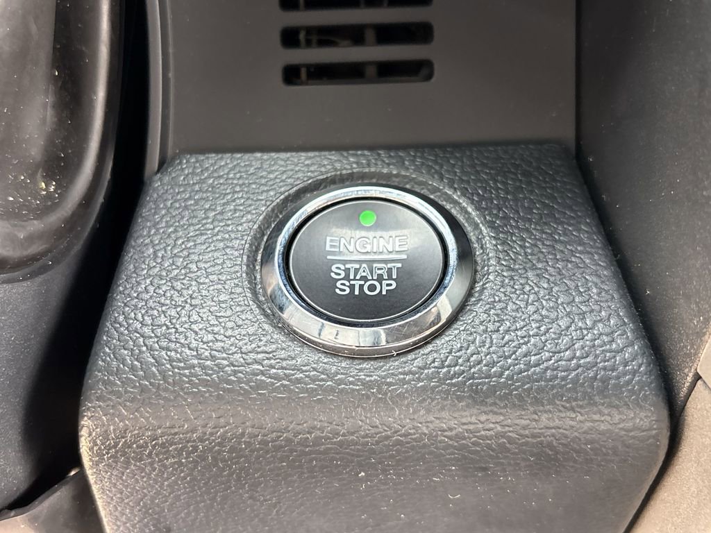 Used 2022 Ford F250 Lariat w/ Black Appearance Package image 17