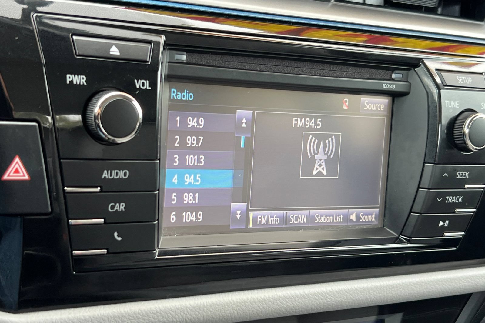 Used 2015 Toyota Corolla LE FWD image 17