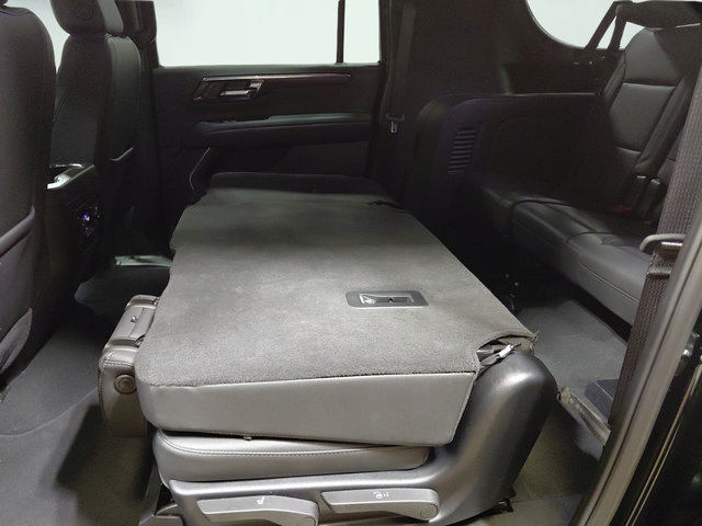 Certified 2025 Chevrolet Suburban Z71 AWD/4WD image 15