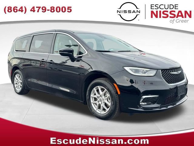 Used 2024 Chrysler Pacifica Touring-L image 1