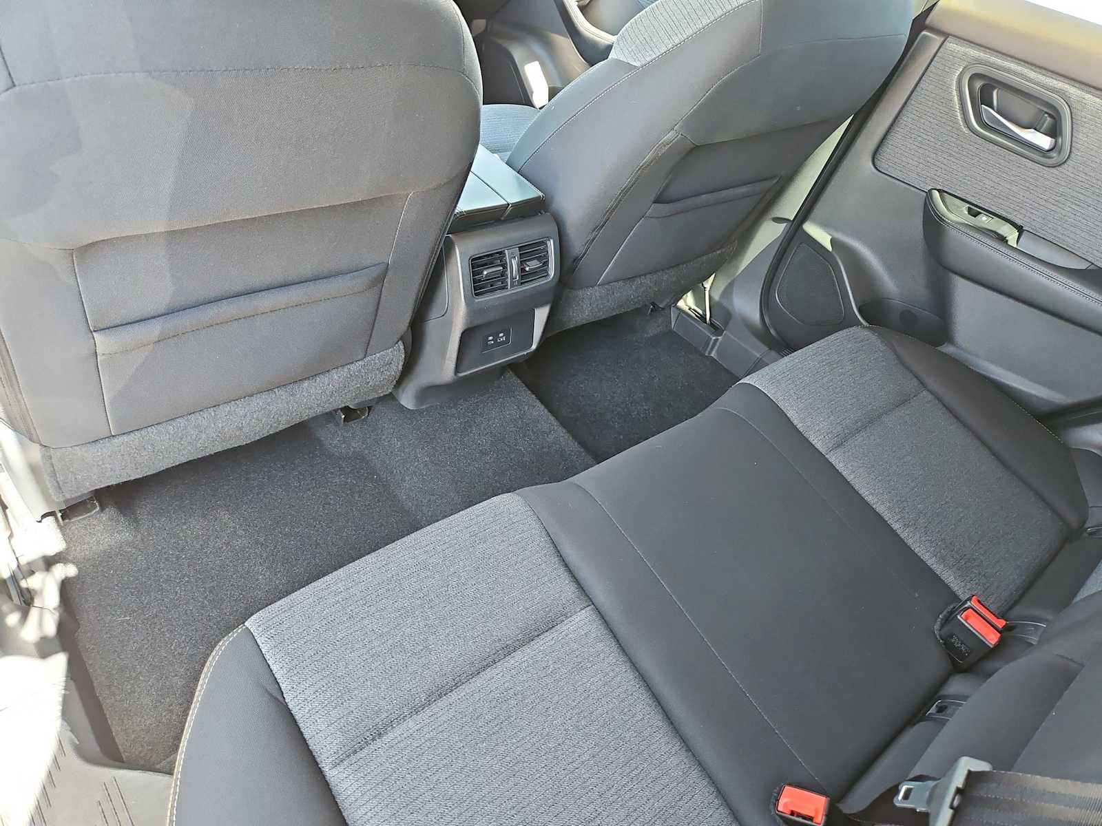 Used 2022 Nissan Rogue SV FWD image 18