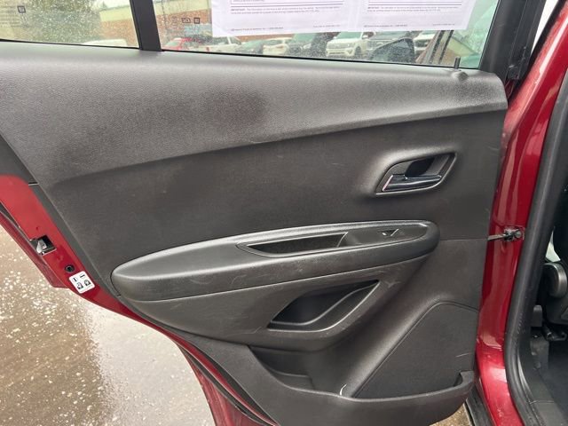 Used 2022 Chevrolet Trax LT w/ LT Convenience Package image 14