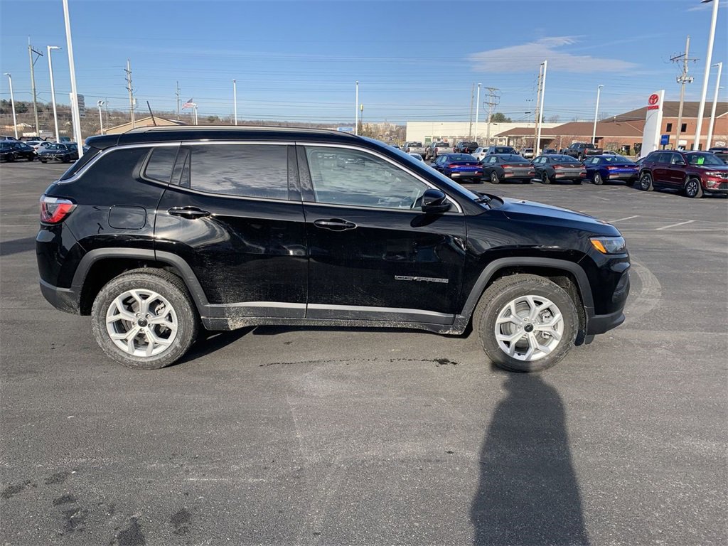 New 2026 Jeep Compass Latitude image 9