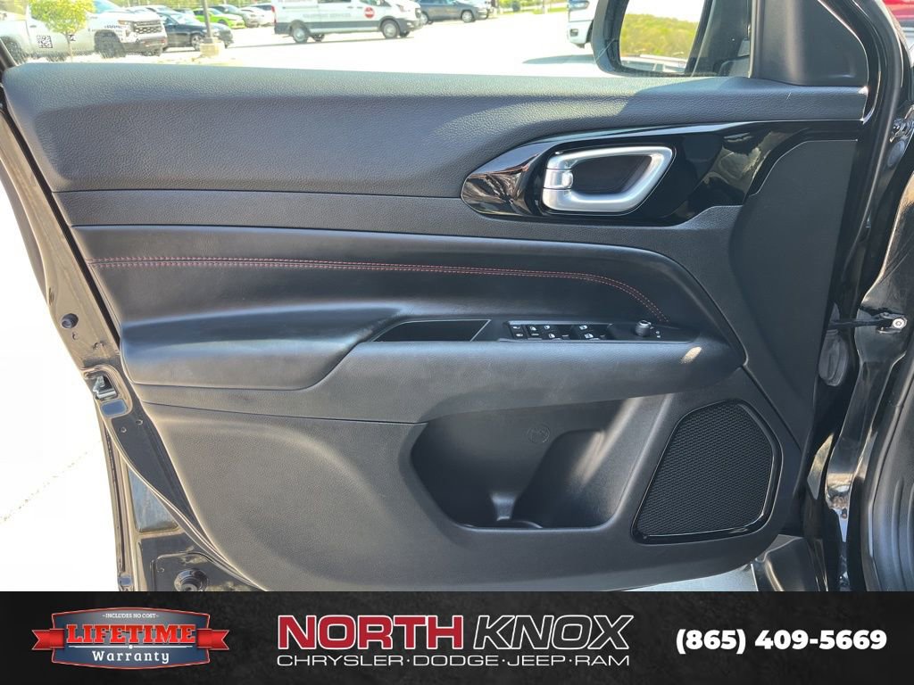Used 2024 Jeep Compass Trailhawk AWD/4WD image 5