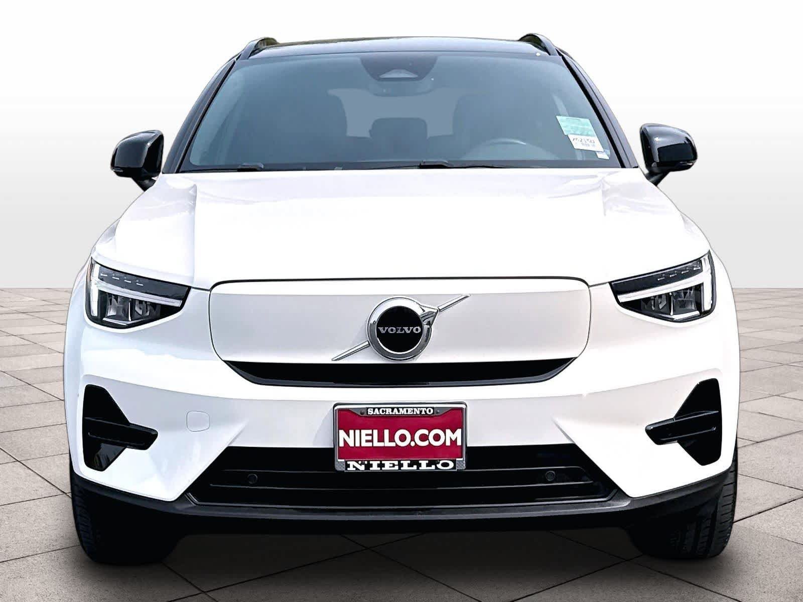 Used 2023 Volvo XC40 Recharge Core w/ Protection Package Premier AWD/4WD image 3