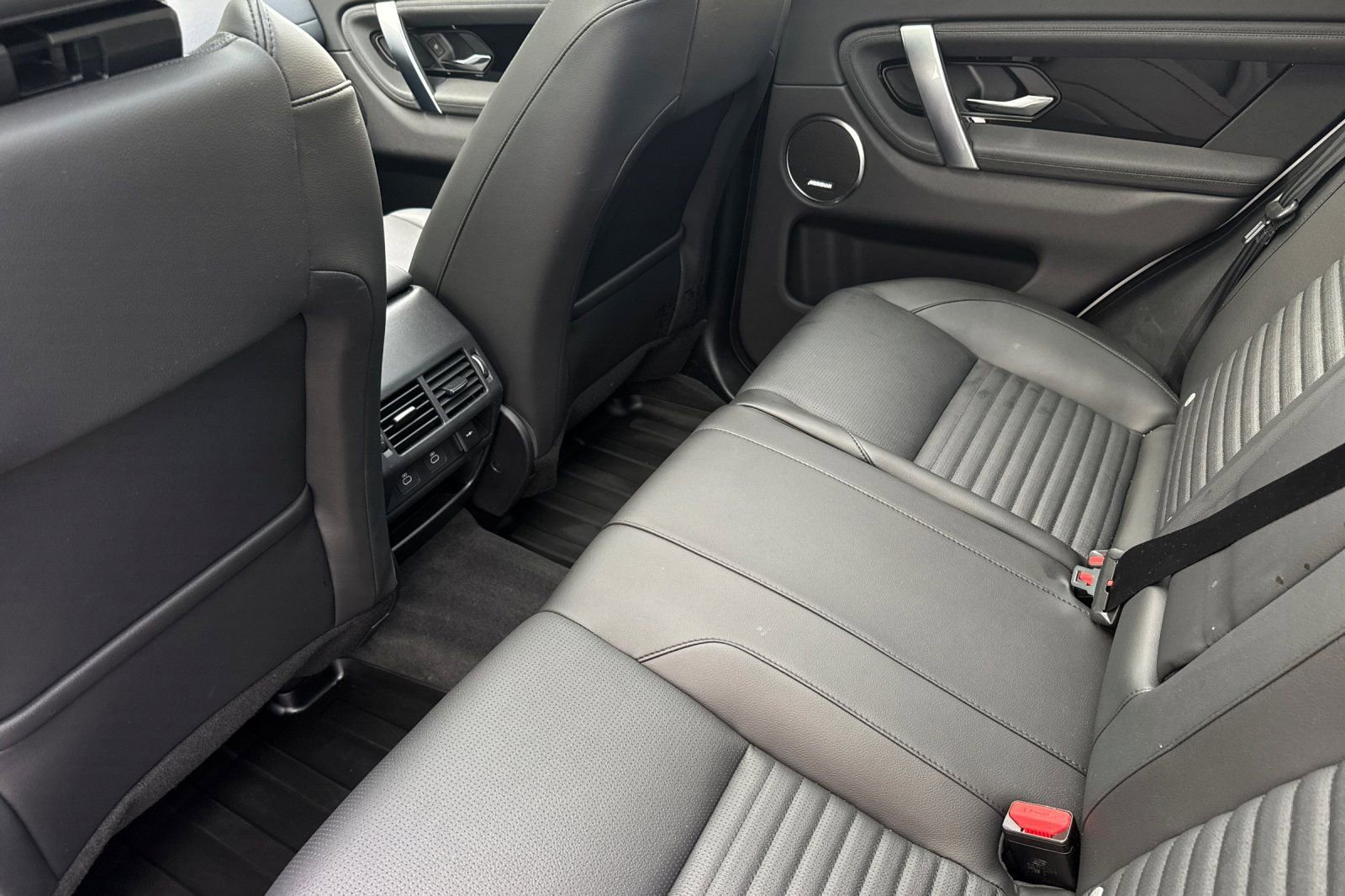 Used 2024 Land Rover Discovery Sport S image 14