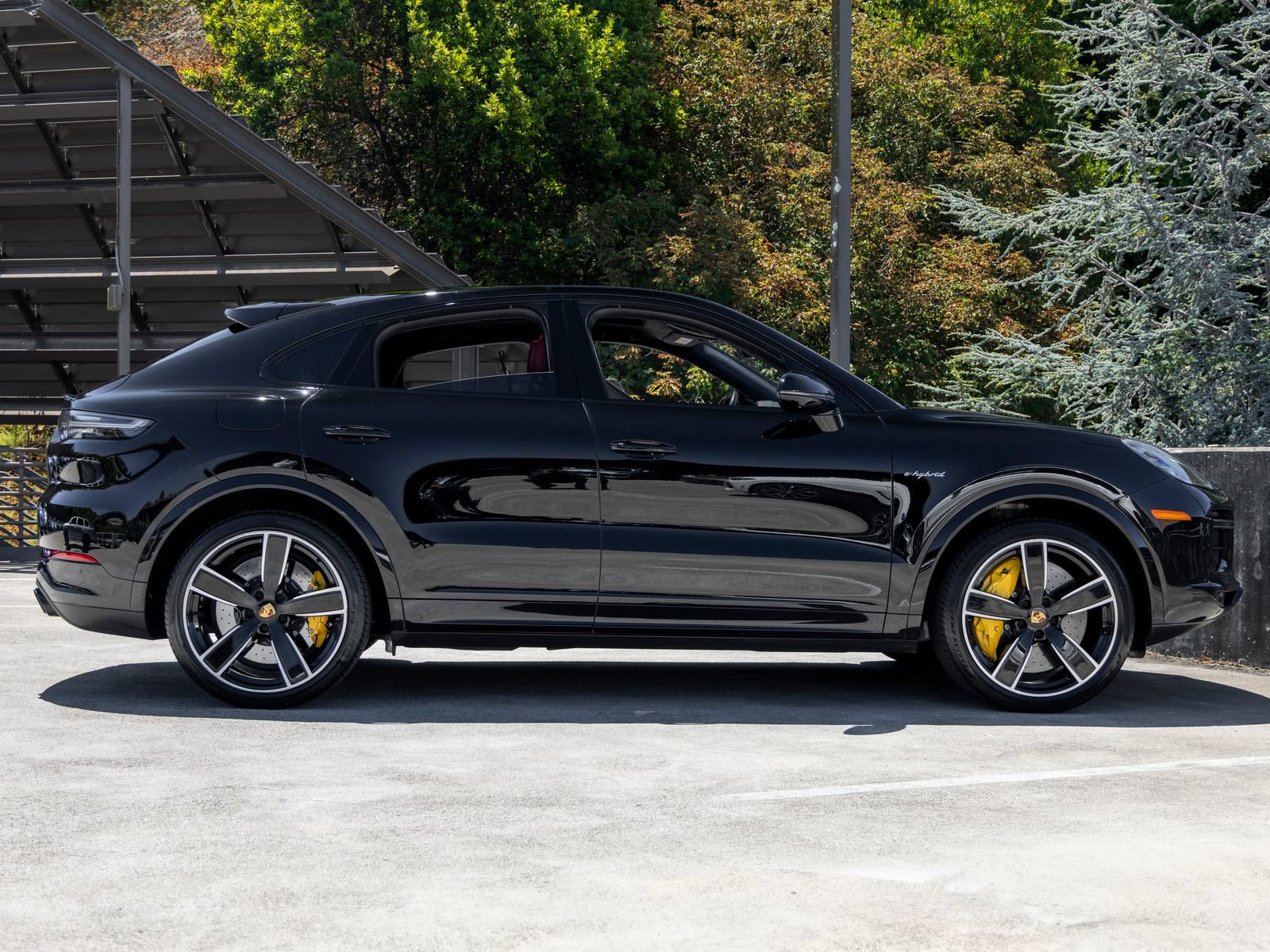 Certified 2022 Porsche Cayenne Turbo S AWD/4WD image 12