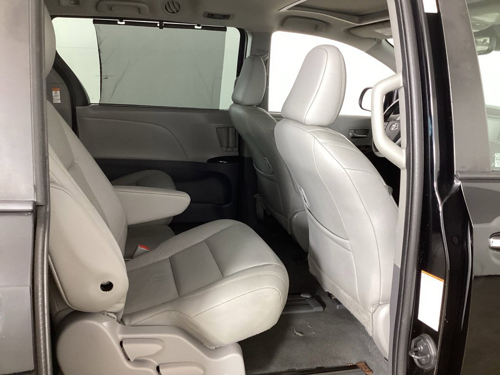 Used 2020 Toyota Sienna XLE FWD image 24