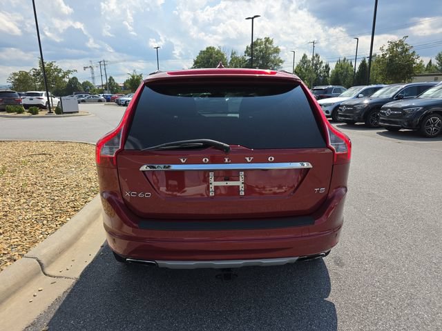 Used 2016 Volvo XC60 T5 Premier w/ Proximity Package FWD image 4