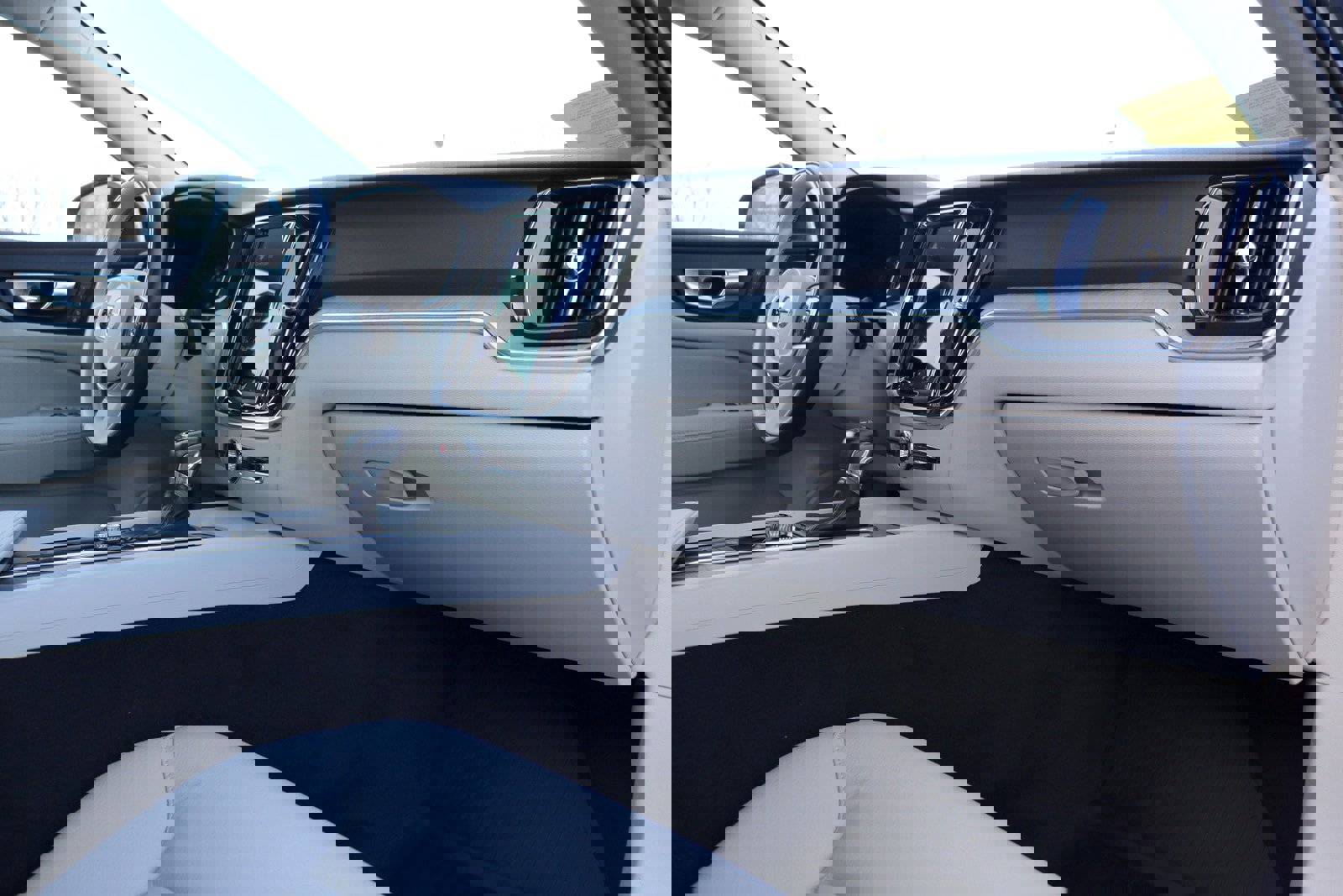 Used 2021 Volvo V60 T5 Cross Country w/ Protection Package image 21