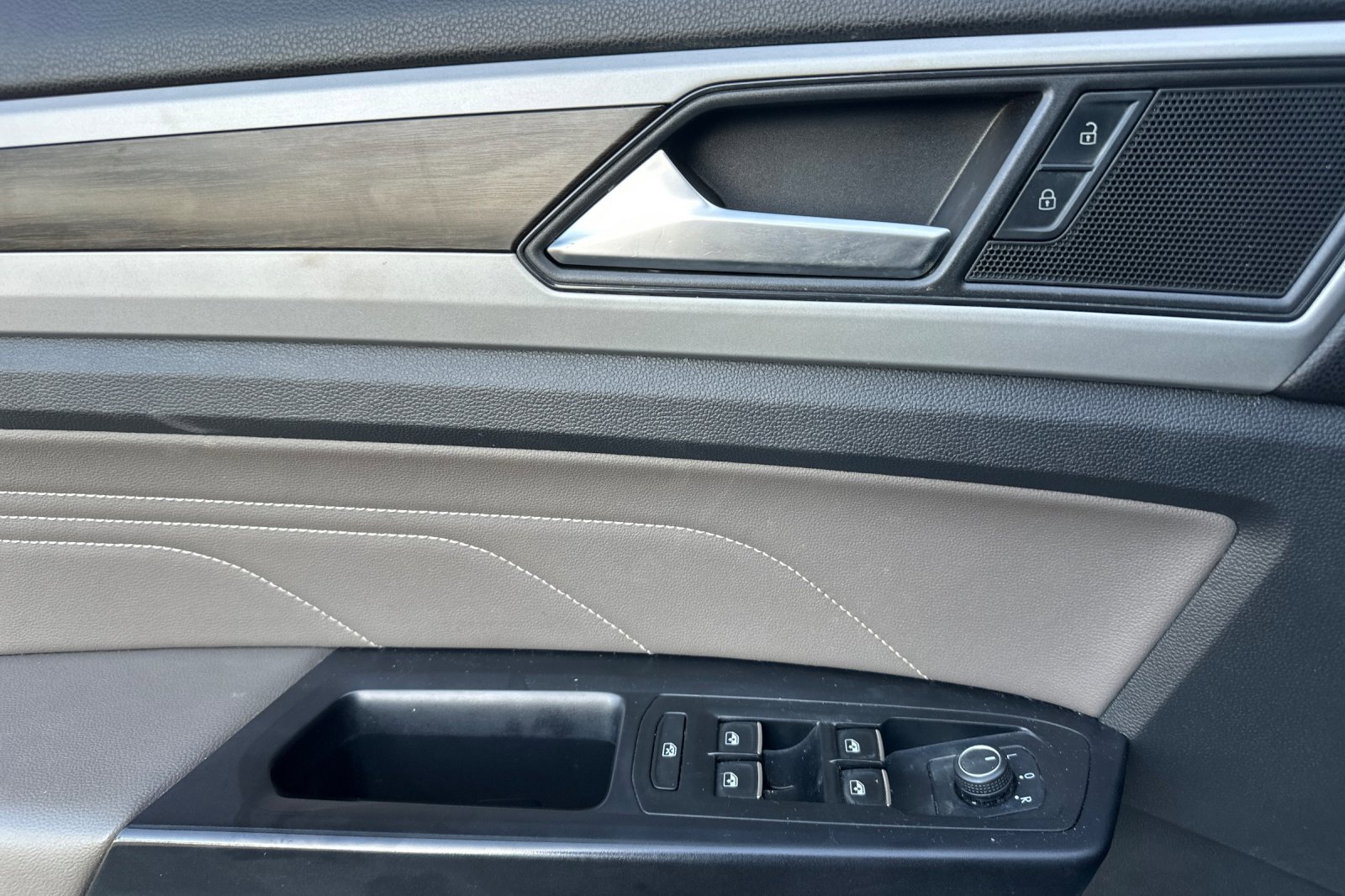 Certified 2021 Volkswagen Atlas SE image 11