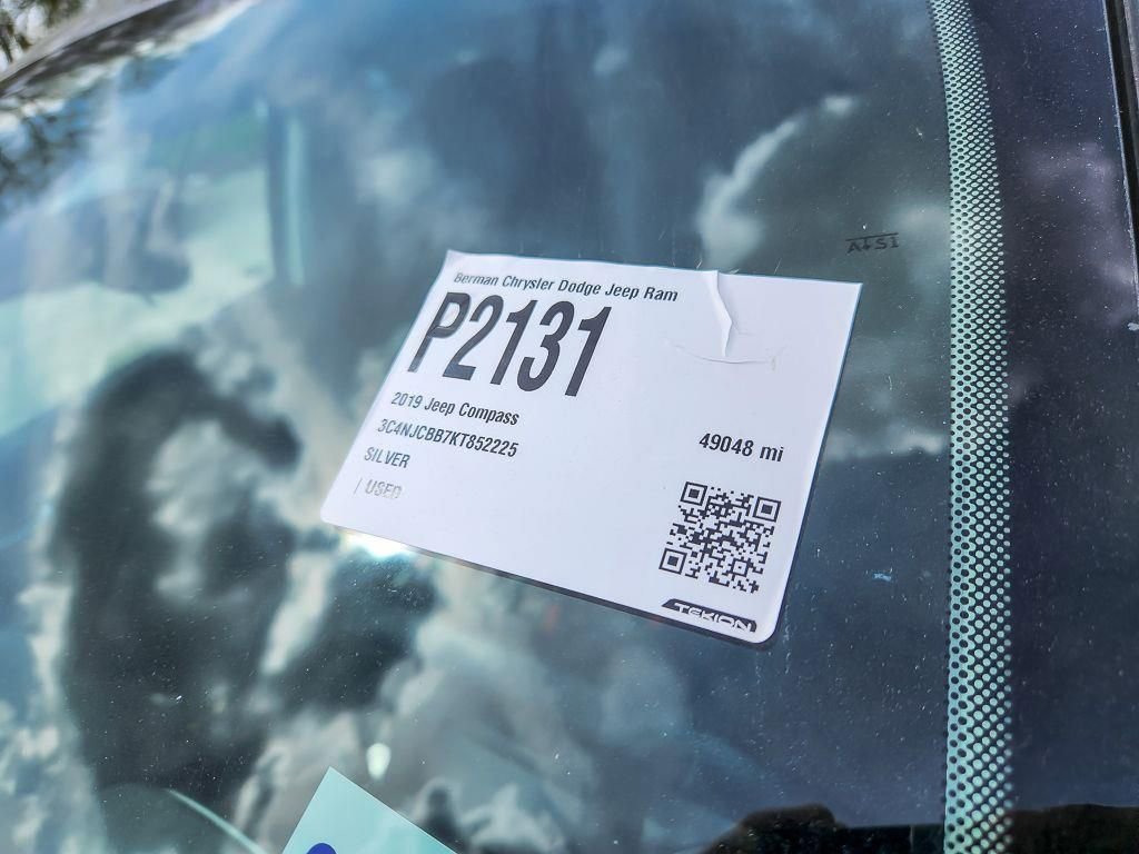 Used 2019 Jeep Compass Latitude FWD image 19