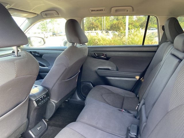 Used 2023 Toyota Highlander LE AWD/4WD image 17