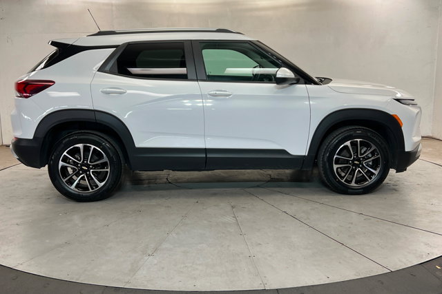 Used 2025 Chevrolet TrailBlazer LT AWD/4WD image 6