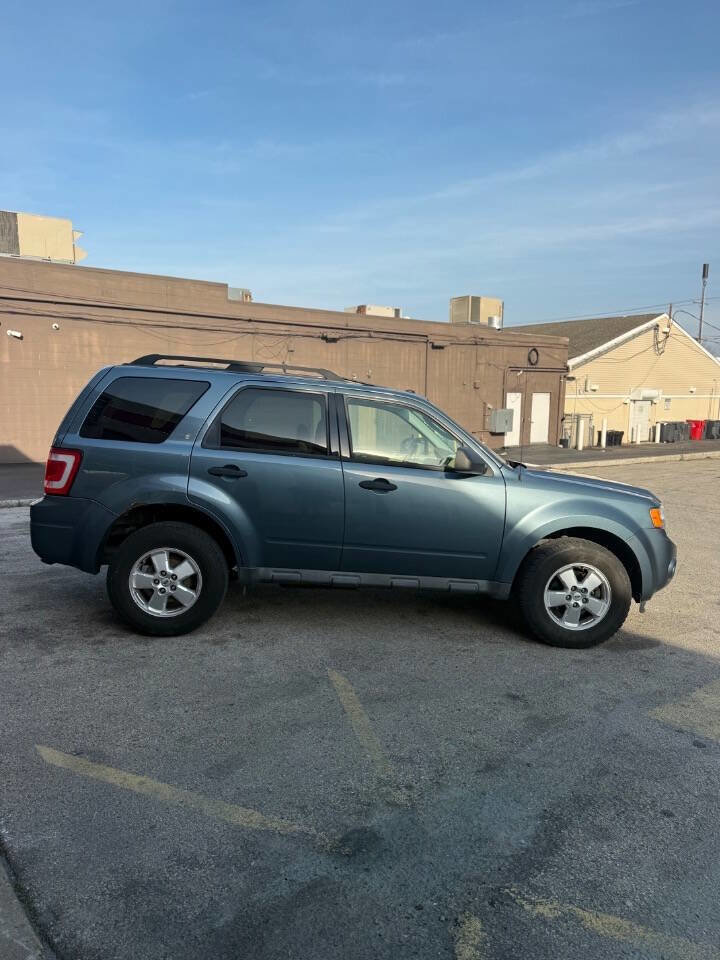 Used 2011 Ford Escape XLT w/ 201A Rapid Spec Order Code image 7