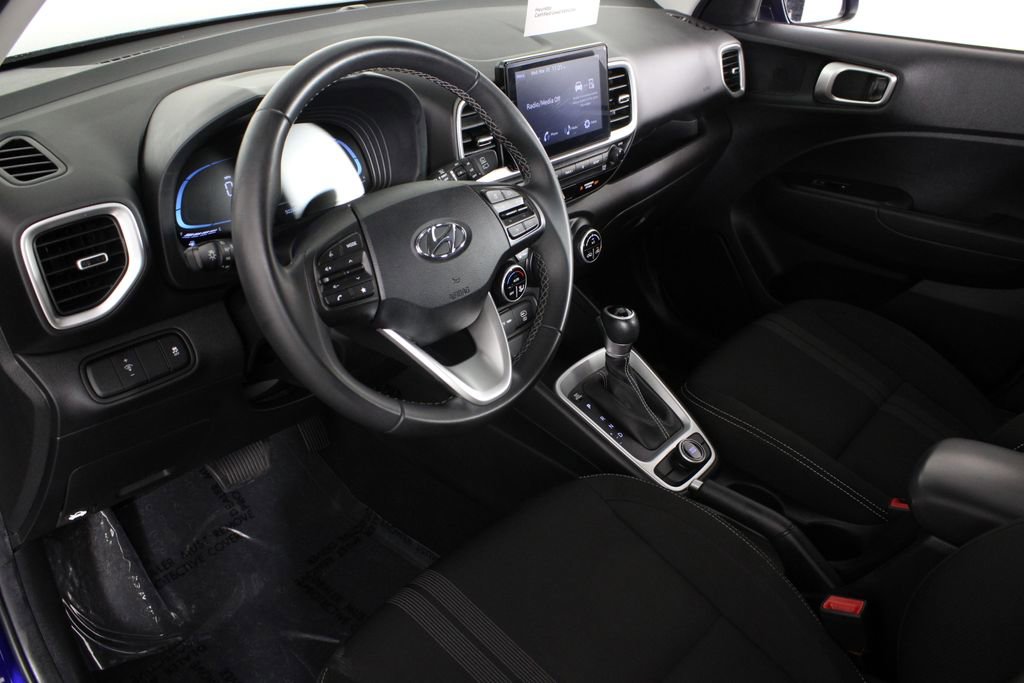 Certified 2024 Hyundai Venue SEL image 19