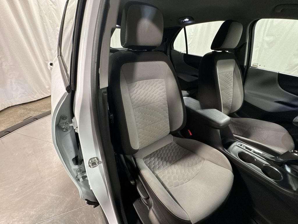 Used 2019 Chevrolet Equinox LS image 31