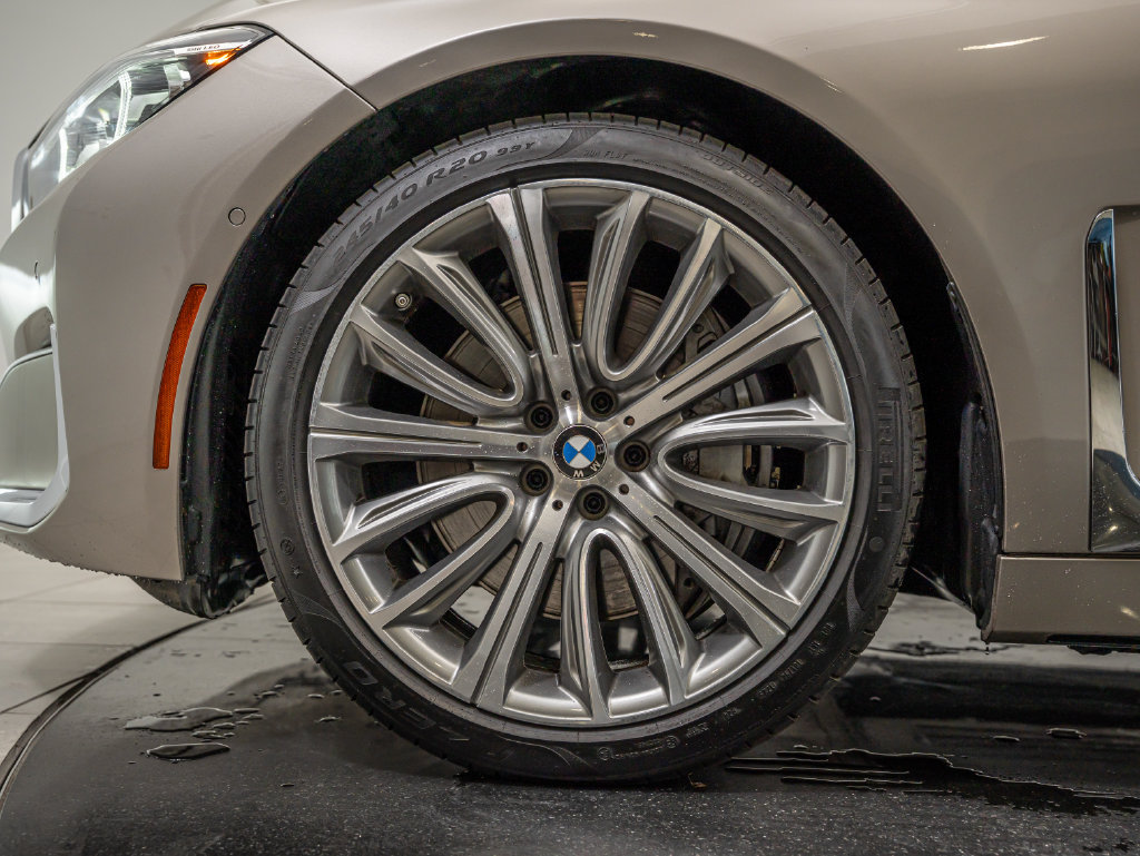 Used 2022 BMW 750i xDrive AWD/4WD image 10